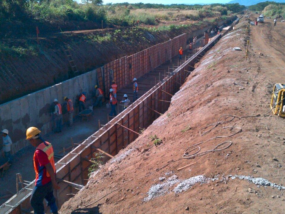 Construcción de Cauce Monolítico 31 de diciembre, Managua